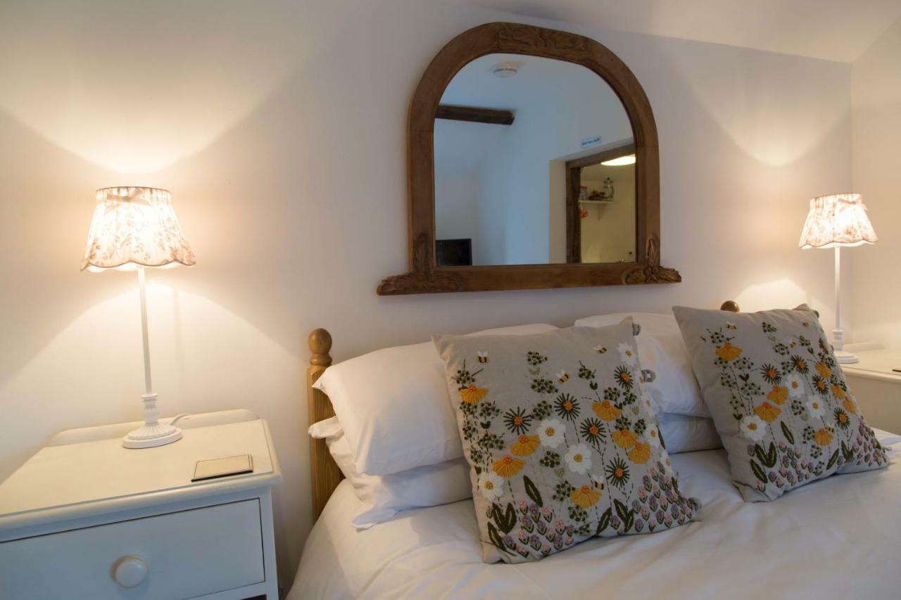 The Norman Knight Whichford Hotel Long Compton Bagian luar foto